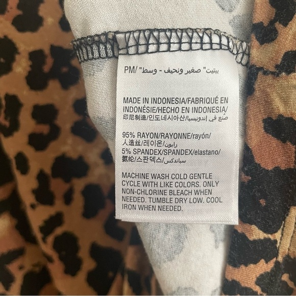 JM collection Leopard Print Women's Top petite M soft stretch casual 3/4 sleeve - Picture 5 of 6
